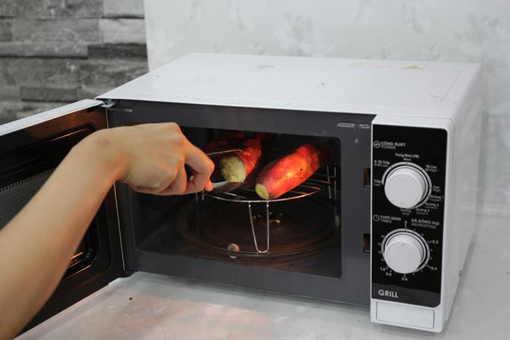 Lò vi sóng có nướng Lò vi sóng có nướng