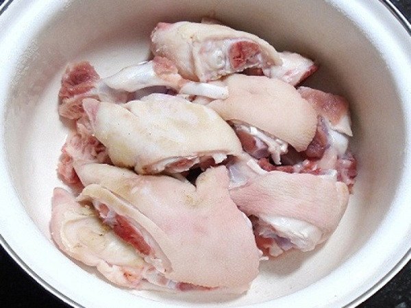 Cách làm thịt lợn hầm thuốc bắc thơm ngon đơn giản tại nhà - 2