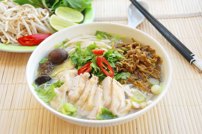 Trổ tài nấu bữa sáng cho cả gia đình bằng món bún măng vịt Trổ tài nấu bữa sáng cho cả gia đình bằng món bún măng vịt