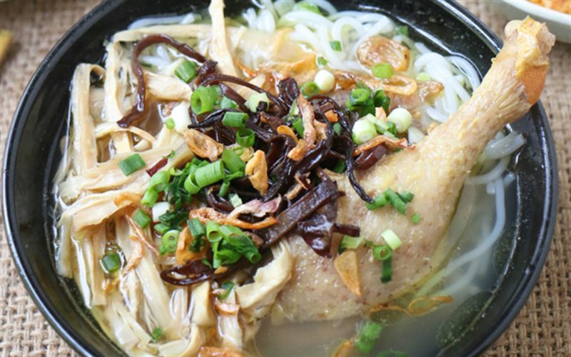 Hoàn thiện việc nấu bún măng vịt Hoàn thiện việc nấu bún măng vịt