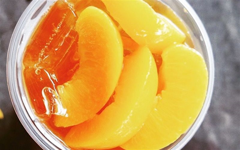 Đào ngâm tự làm tại nhà là nguyên liệu làm trà đào cam sả. Đào ngâm tự làm tại nhà là nguyên liệu làm trà đào cam sả.