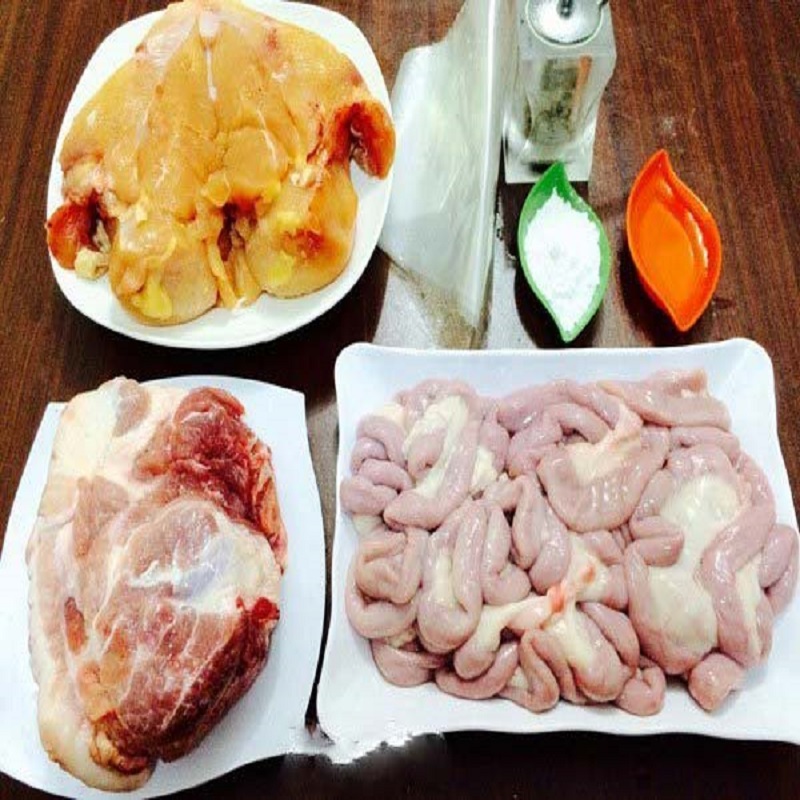 Nguyên liệu chuẩn bị để làm xúc xích Nguyên liệu chuẩn bị để làm xúc xích