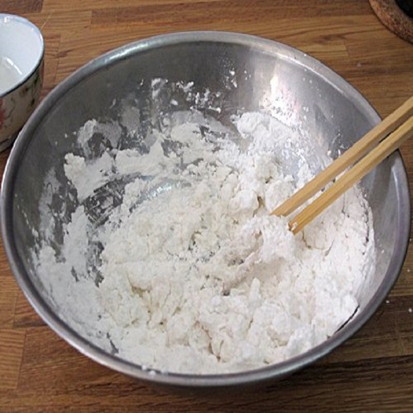 Trộn bột há cảo Trộn bột há cảo