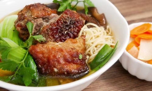 Bạn có biết cách nấu mì vịt tiềm thơm ngon, bổ dưỡng tại nhà không?