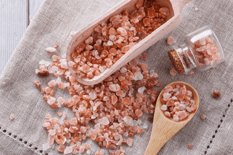 Tẩy tế bào chết toàn thân bằng muối hồng Tẩy tế bào chết toàn thân bằng muối hồng