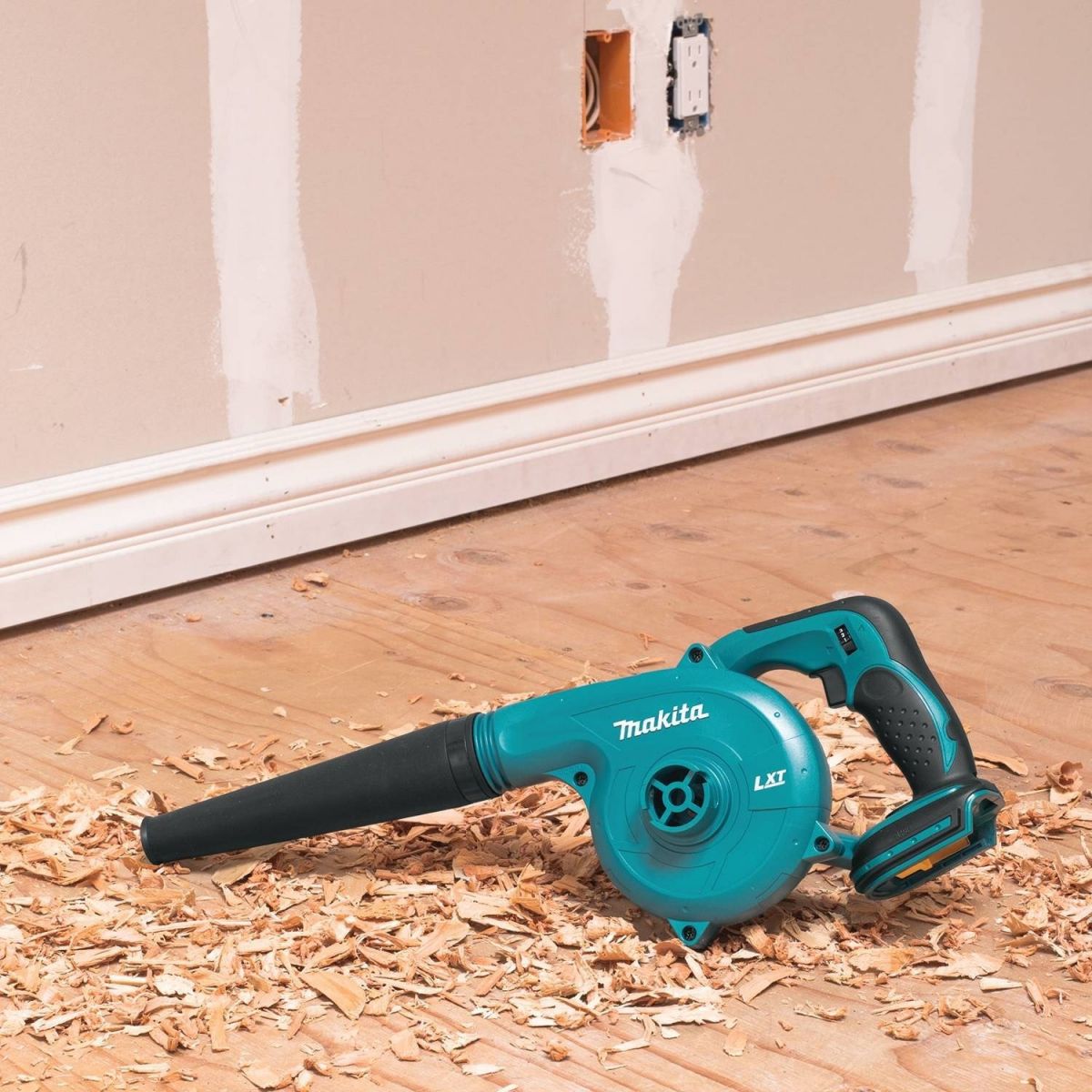 Máy thổi bụi là thiết bị chuyên dụng hỗ trợ việc loại bỏ bụi bẩn, rác thải Máy thổi bụi là thiết bị chuyên dụng hỗ trợ việc loại bỏ bụi bẩn, rác thải