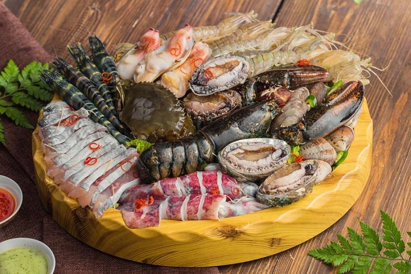 Các nguyên liệu tươi ngon dùng chế biến món lẩu hải sản thái Các nguyên liệu tươi ngon dùng chế biến món lẩu hải sản thái