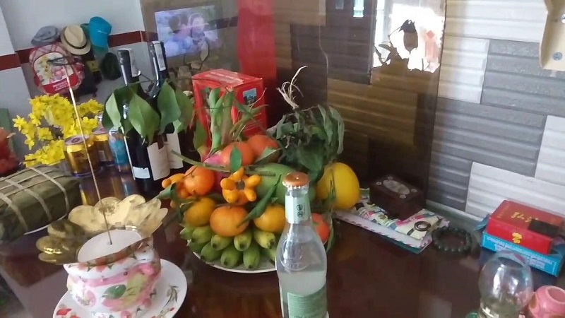 Người miền Nam đơn giản nhưng thành kính trong việc chuẩn bị mâm cúng ông Táo. Người miền Nam đơn giản nhưng thành kính trong việc chuẩn bị mâm cúng ông Táo.