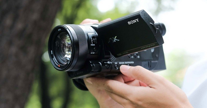 Why use a handheld camcorder Why use a handheld camcorder