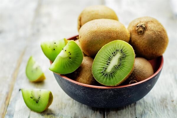 Trái kiwi làm mứt phải không được chín quá Trái kiwi làm mứt phải không được chín quá