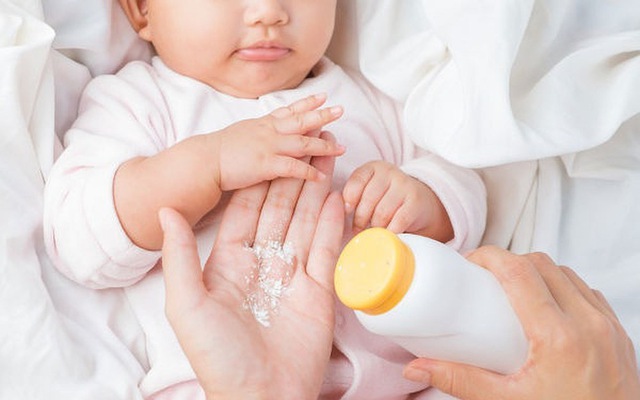 Cách sử dụng phấn rôm hiệu quả Cách sử dụng phấn rôm hiệu quả