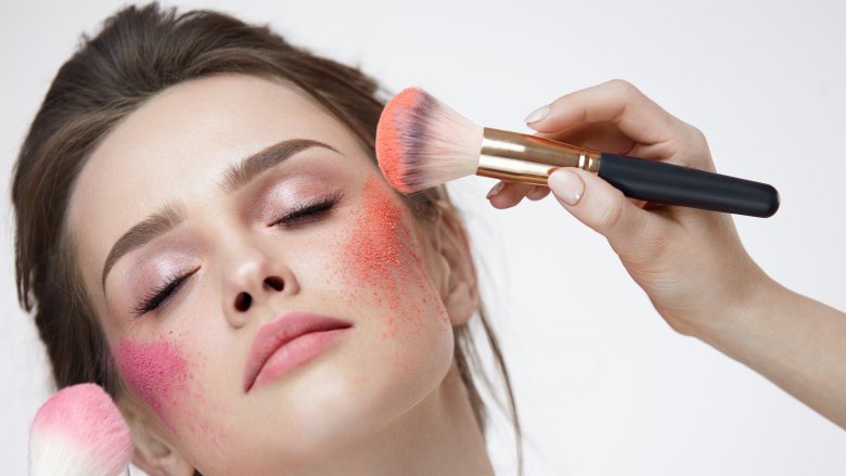 Hướng dẫn sử dụng phấn má hồng Hướng dẫn sử dụng phấn má hồng
