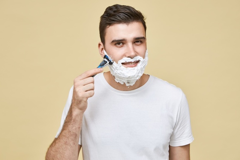 Sử dụng kem cạo râu có khiến râu mọc dày hơn không