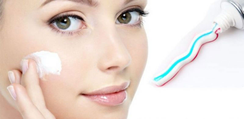 Cách làm sạch mụn đầu đen bằng kem đánh răng trực tiếp đơn giản và dễ thực hiện. Cách làm sạch mụn đầu đen bằng kem đánh răng trực tiếp đơn giản và dễ thực hiện.