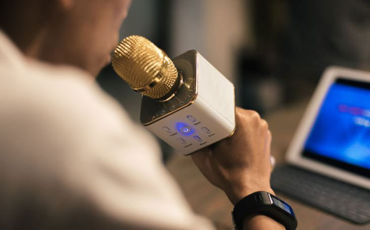 Lưu ý khi sử dụng micro bluetooth hát karaoke đúng cách Lưu ý khi sử dụng micro bluetooth hát karaoke đúng cách