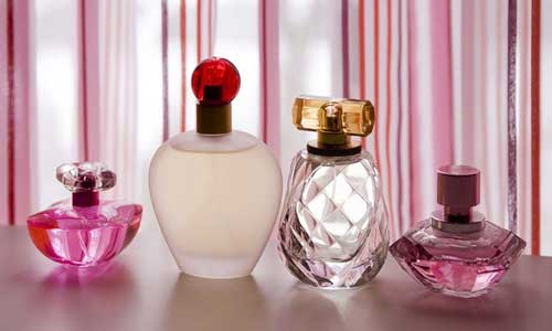 Top 5 nước hoa nữ tốt nhất và giữ mùi thơm lâu khiến chàng trai nào cũng đắm say