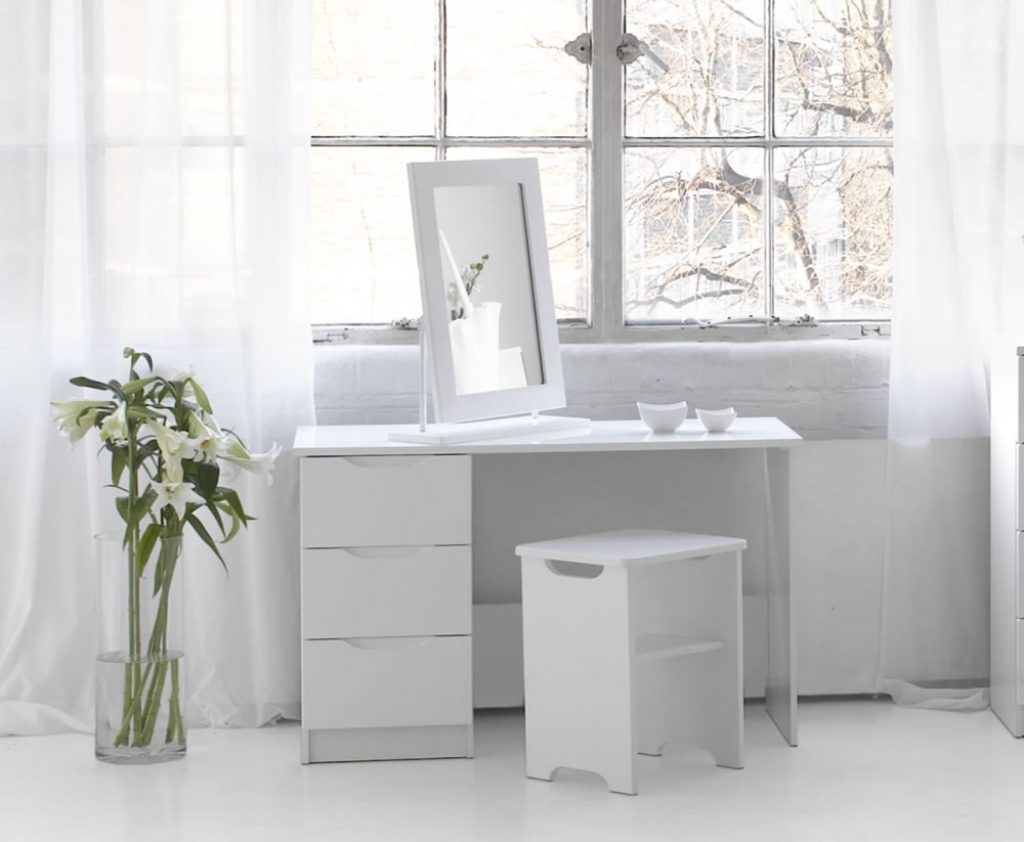 Hướng dẫn cách dùng và bảo quản gương trang điểm Hướng dẫn cách dùng và bảo quản gương trang điểm