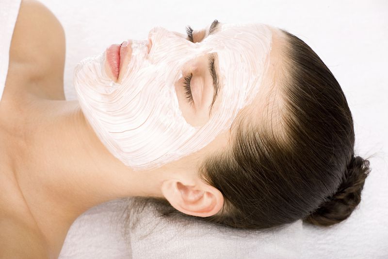 Nên dùng mặt nạ ngủ hay kem dưỡng da ban đêm Nên dùng mặt nạ ngủ hay kem dưỡng da ban đêm