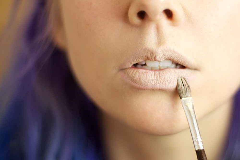 Cách sử dụng che khuyết điểm môi Cách sử dụng che khuyết điểm môi