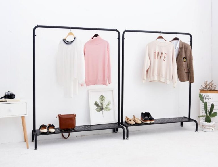 Nên chọn giá treo quần áo bằng gỗ hay bằng kim loại Nên chọn giá treo quần áo bằng gỗ hay bằng kim loại