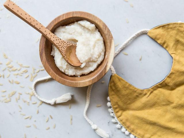 Những lưu ý cần biết khi pha bột ăn dặm cho bé Những lưu ý cần biết khi pha bột ăn dặm cho bé