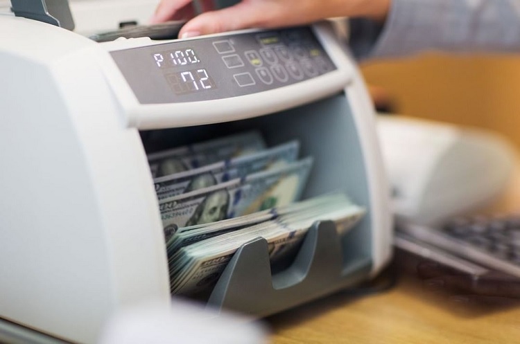 Should choose to buy a regular cash register or counterfeit money counter Should choose to buy a regular cash register or counterfeit money counter