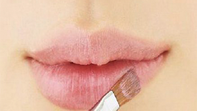 Tại sao cần kem che khuyết điểm môi Tại sao cần kem che khuyết điểm môi
