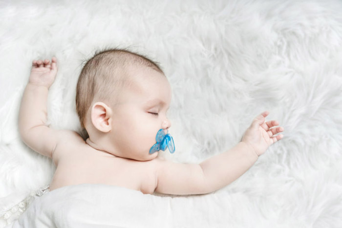Có nên cho bé ngậm núm ty khi đi ngủ hay không Có nên cho bé ngậm núm ty khi đi ngủ hay không