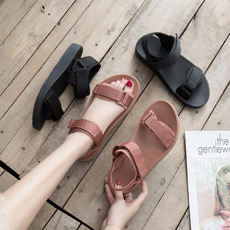 Vì sao nên chọn mua giày sandal nữ Vì sao nên chọn mua giày sandal nữ
