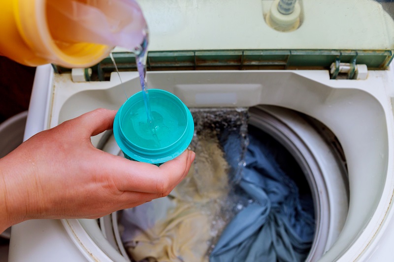 Sử dụng nước xả vải với máy giặt không có ngăn chứa