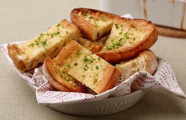 Cách làm bánh mì bơ tỏi thơm ngon