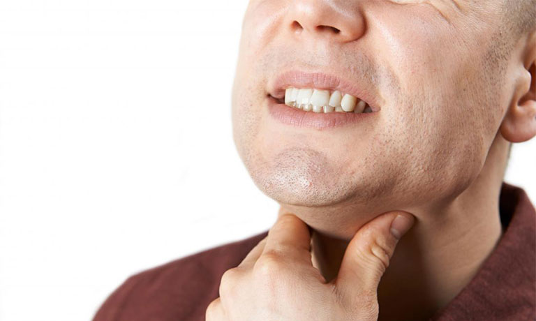 Đau họng khiến người bệnh mệt mỏi, khó chịu