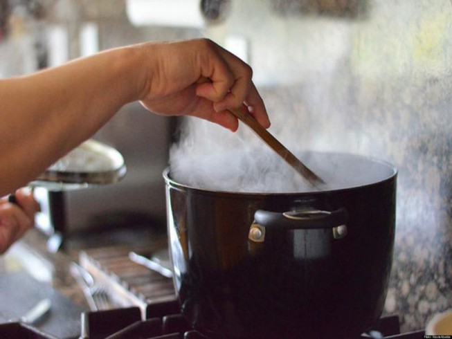 Cách hâm nóng thức ăn bằng đun sôi
