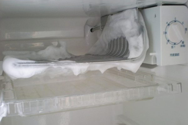 Vì sao bạn phải xả đông ngăn tủ lạnh?