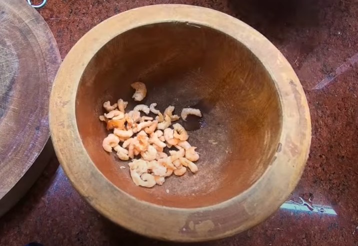 Cách làm muối tôm Tây Ninh đơn giản chỉ trong 20 phút - 2