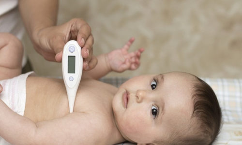 Cách hạ sốt cho trẻ sơ sinh an toàn và nhanh chóng